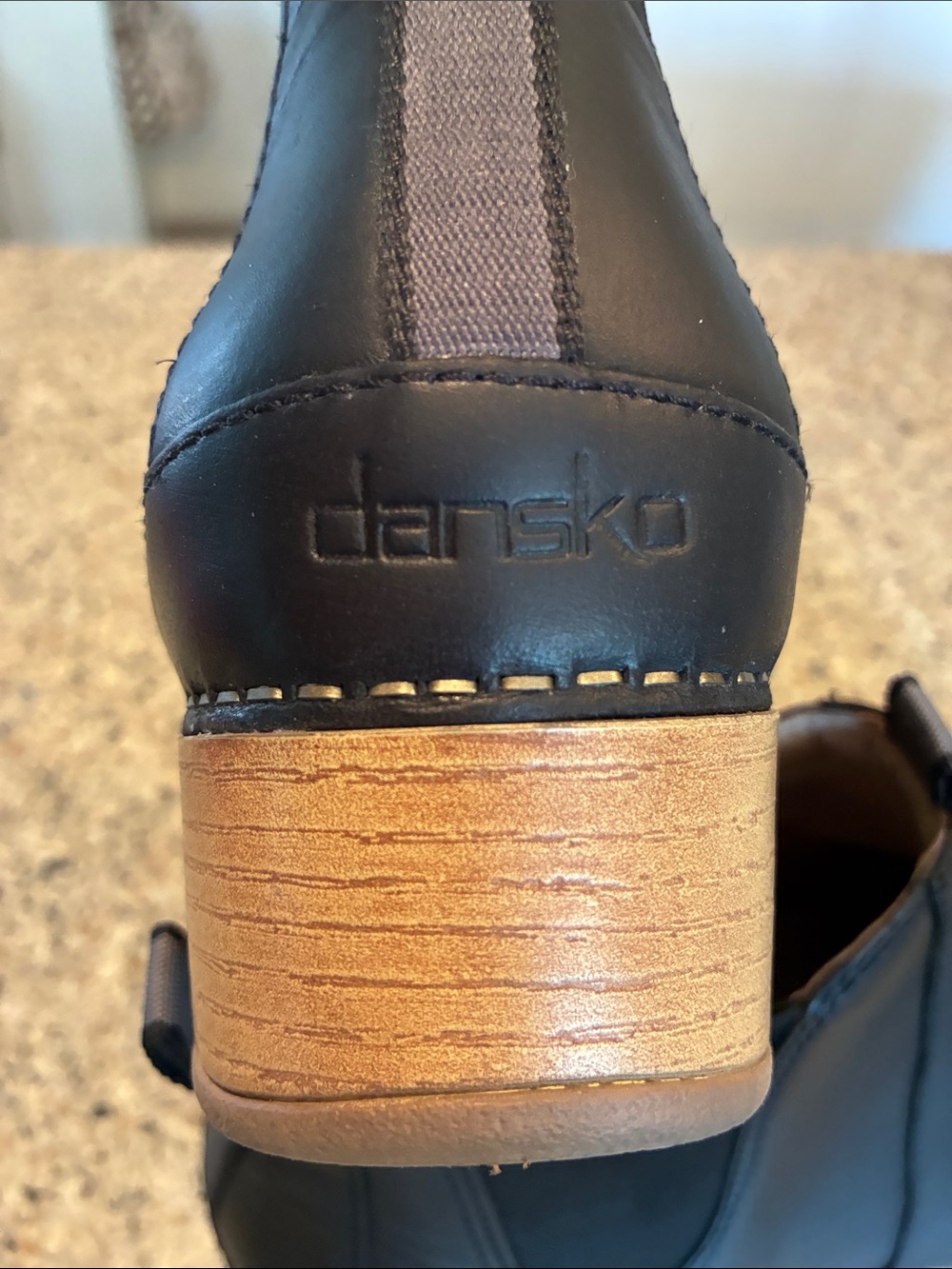 Women’s 38 Dansko Becka Boots in black oiled leather - Picture 5 of 11